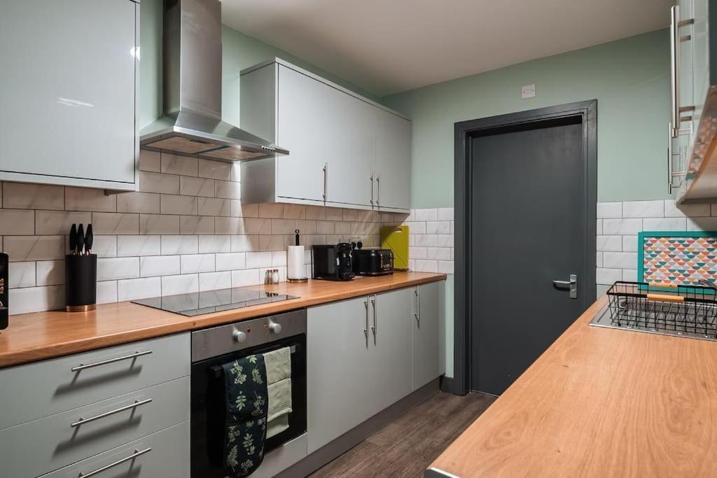 Edmonton - 4 Bedrooms, Sleeps 8, 3 Bathroom Contractor Base Casa vacanze Londra