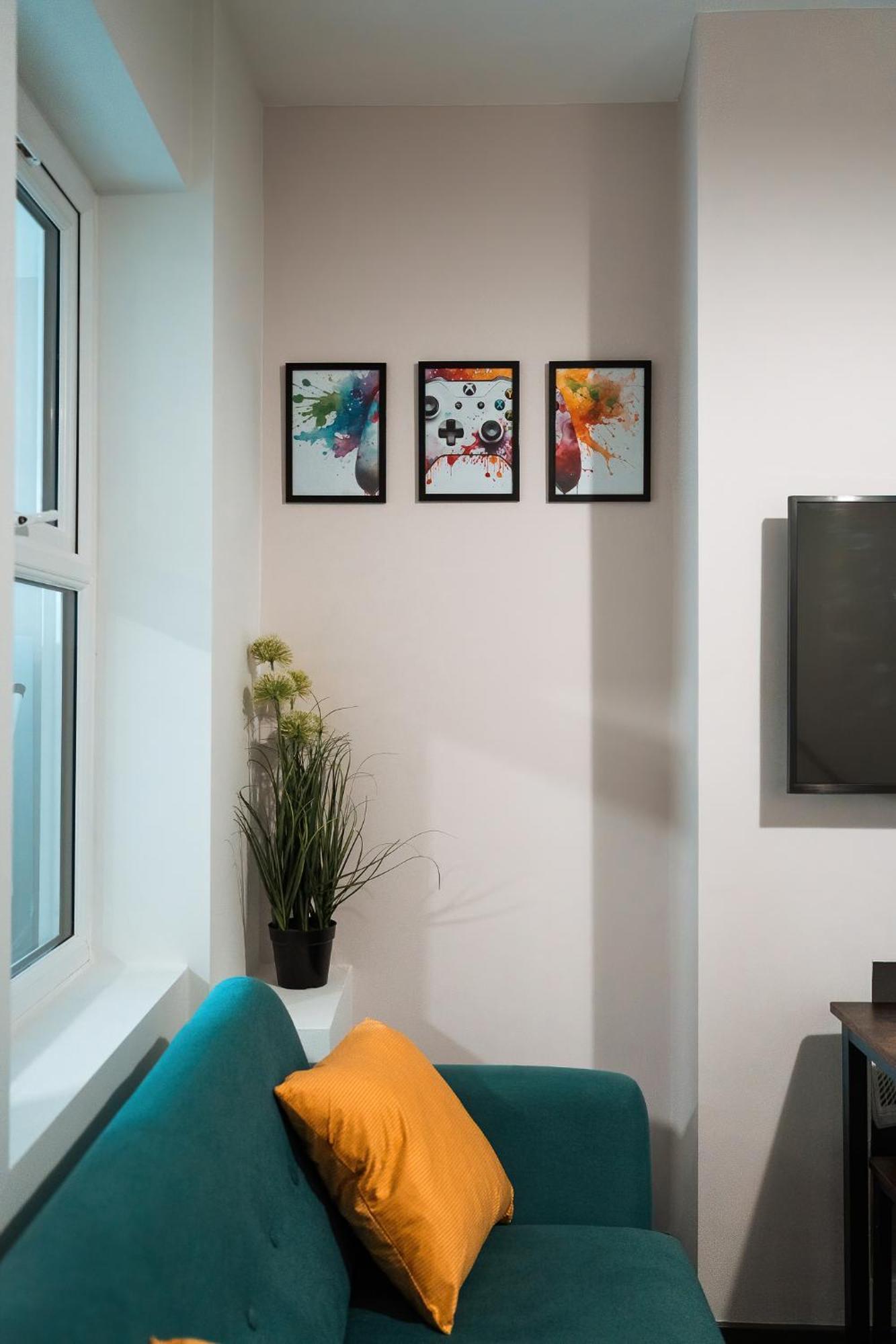 Edmonton - 4 Bedrooms, Sleeps 8, 3 Bathroom Contractor Base * Londra