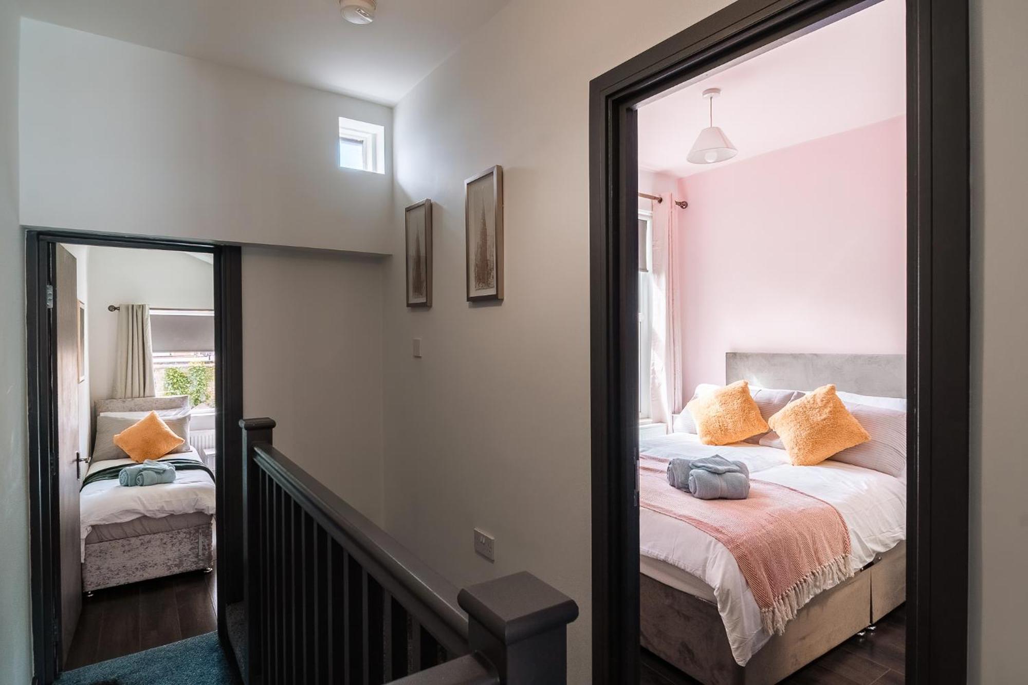 Edmonton - 4 Bedrooms, Sleeps 8, 3 Bathroom Contractor Base Casa vacanze *
